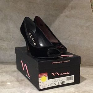 Women’s Nina Size 5.5 Fifi Black Velvet Peep Toe 3” Heel Shoes